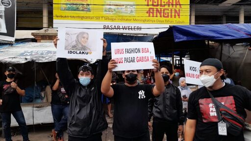 Pedagang Pasar Weleri menggelar Aksi Damai menuntut lokasi dan relokasi, Jumat (10/12/2021)