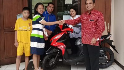 Inilah Dua Pemenang Hadiah Sepeda Motor, Dari Undian Tamades BPR BKK Kendal 2021