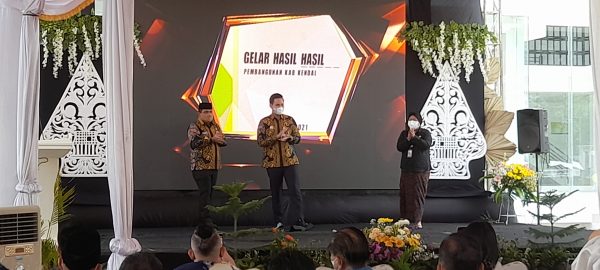 Bupati dan Wakil Bupati Kendal, Dico M Ganinduto dan Windu Suko Basuki bersama Sekretaris Utama Perpusnas RI saat meresmikan Gedung Perpustakaan Daerah, Kamis (10/2/2022)