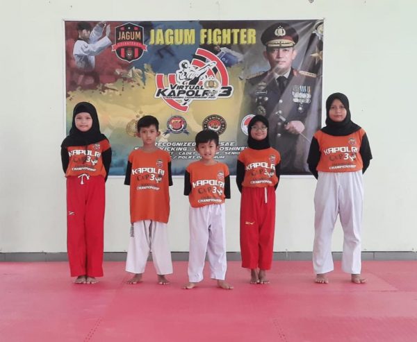 Para atlet Taekwondo Kendal yang mengikuti kejuaraan Kapolri Cup 3