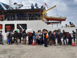 Ratusan Pemudik dari Kumai Kalimantan Tengah Tiba di Pelabuhan Kendal