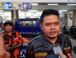 Peduli Warga Yang Menunaikan Ibadah Puasa, Pemuda Pancasila Weleri Bagikan Takjil Kepada Pengendara