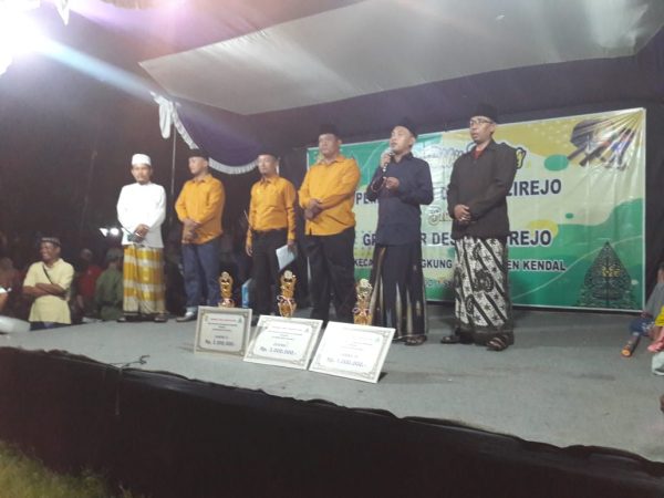 Ketua DPRD Kendal, Muhammad Makmun saat memberikan sambutan pembukaan Festival Takbir di Desa Kalirejo Kecamatan Kangkung, Minggu malam (1/5/2022)