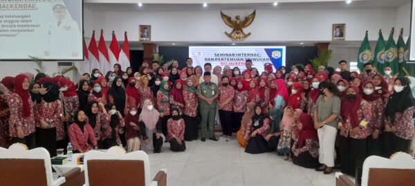 Wabup Kendal, Windu Suko Basuki bersama ratusan anggota PC IAI Kendal usai acara Seminar Internal dan Pertemuan Triwulan