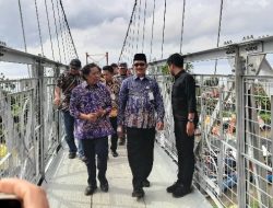 Sekda Kendal dan Anggota DPR RI, Fadholi Resmikan Jembatan Gantung Gempolsewu