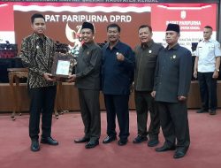 Rapat Paripurna, DPRD dan Bupati Tandatangani Kesepakatan Bersama