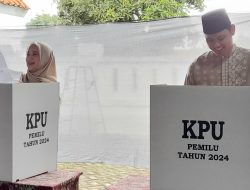 Bupati Dico dan Istri Nyoblos di TPS 1 Tunggulrejo