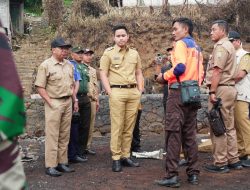 Tinjau Kebakaran di Gentinggunung Sukorejo, Bupati : Pemkab akan Support Pembangunan Rumah Korban