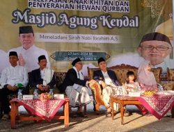 Bupati Lepas 120 Anak Khitan Massal di Masjid Agung Kendal