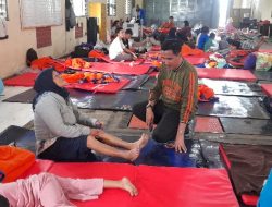 Benny Karnadi Kunjungi Pengungsi Banjir