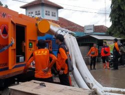 Kurangi Ketinggian Banjir, BPBD Lakukan Penyedotan