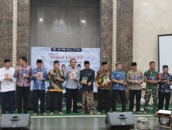Khafid Sirotudin Wakaf Literasi Empat Buku Tetralogi