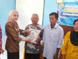 Warga Terdampak Air Rob di Kartika Jaya Dapat Bantuan Beras