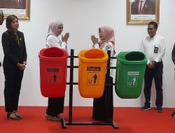 Sekolah Adiwiyata di Kendal Diberikan Bantuan Tempat Sampah