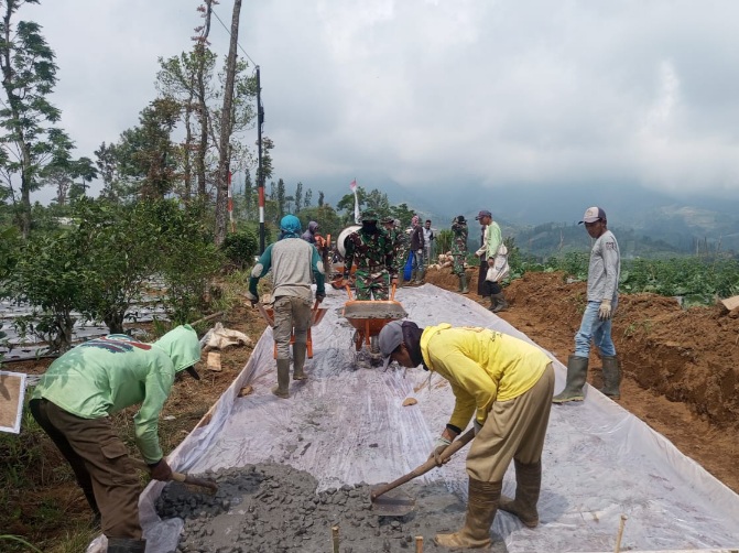 Pekerjaan Rabat Beton TMMD Sengkuyung II di Bringinsari Capai 4,2 Persen